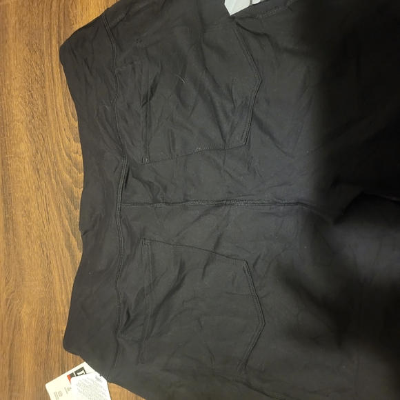 Duluth Trading Co Black Capris - Picture 3 of 4